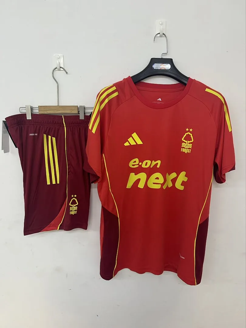 2025/2026 Nottingham Forest training jersey red