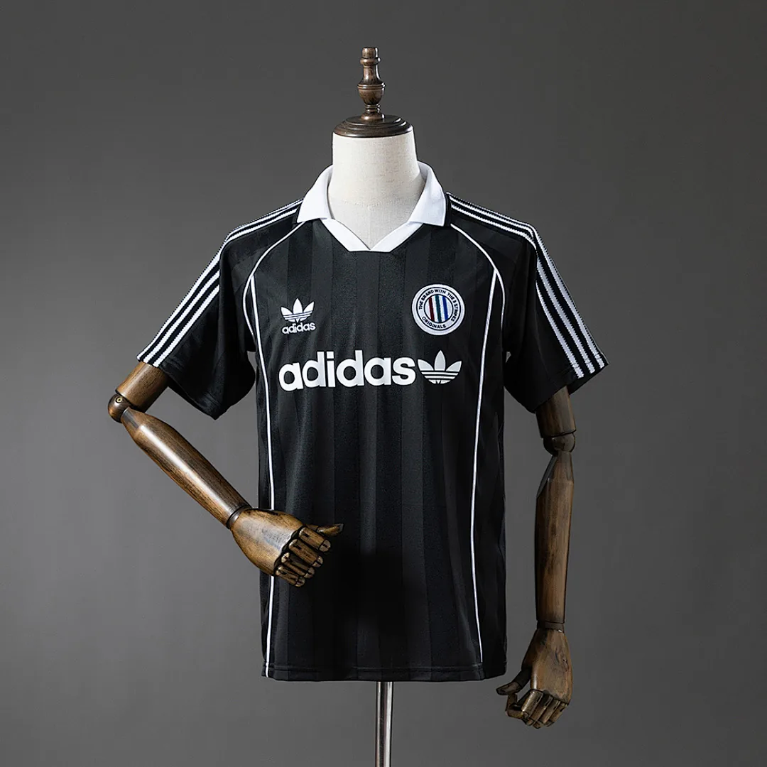 Originals Classic Three Stripes - Black Jersey