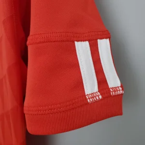 Retro 2010/2011 Liverpool Jersey