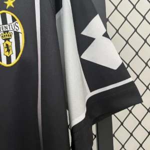 Retro Juventus 2000/2001 Black Jersey
