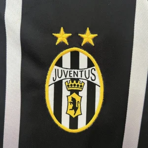 Retro Juventus 2000/2001 Black Jersey