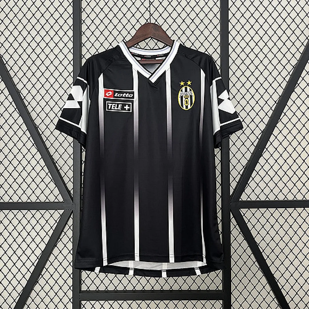 Retro Juventus 2000/2001 Black Jersey