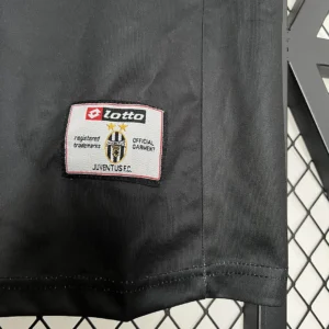Retro Juventus 2001/2002 Jersey