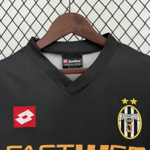 Retro Juventus 2001/2002 Jersey