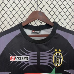 Retro Juventus 2001/2002 Goalkeeper Jersey