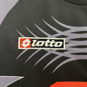 Retro Juventus 2001/2002 Goalkeeper Jersey