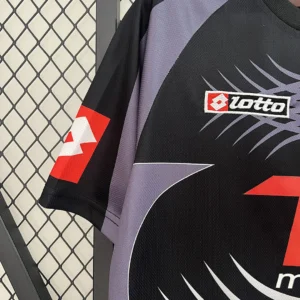 Retro Juventus 2001/2002 Goalkeeper Jersey