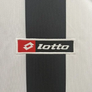 Retro Juventus 2001/2002 Jersey