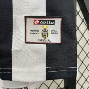 Retro Juventus 2001/2002 Jersey