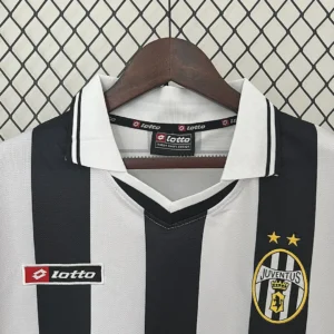 Retro Juventus 2001/2002 Jersey