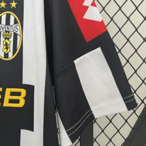 Retro Juventus 2001/2002 Jersey