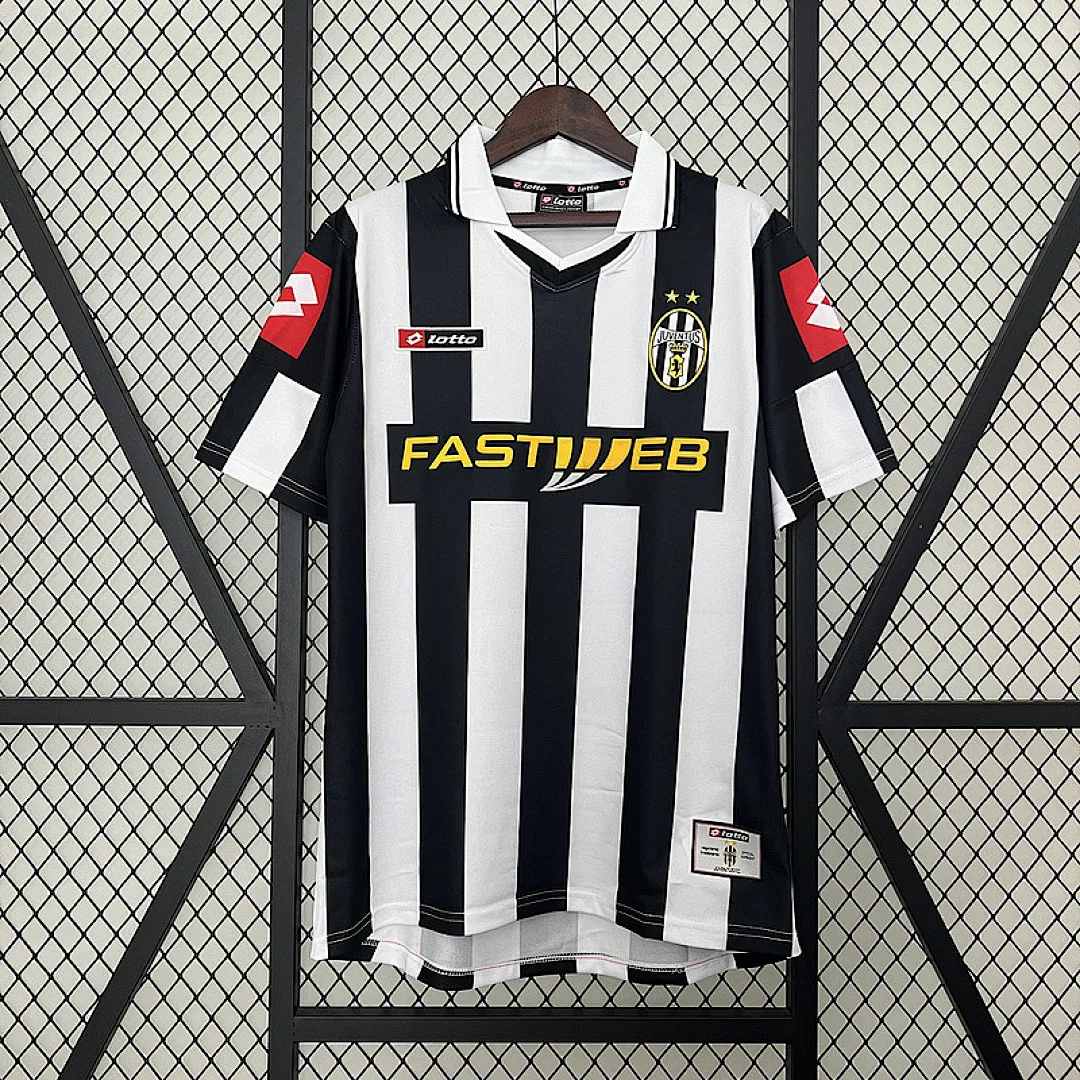 Retro Juventus 2001/2002 Jersey