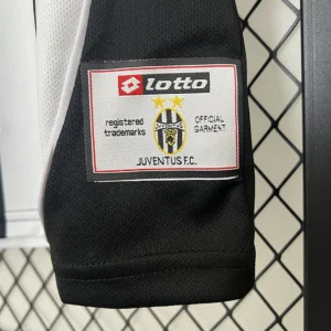 Retro Juventus 2002/2003 Home Jersey