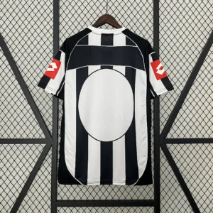 Retro Juventus 2002/2003 Home Jersey