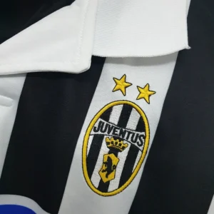 Retro Juventus 1999-2000 Home Jersey