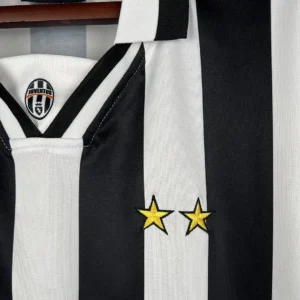 Retro Juventus 1996/1997 Home Jersey