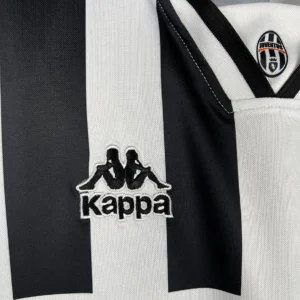 Retro Juventus 1996/1997 Home Jersey