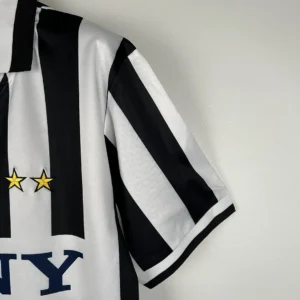Retro Juventus 1996/1997 Home Jersey
