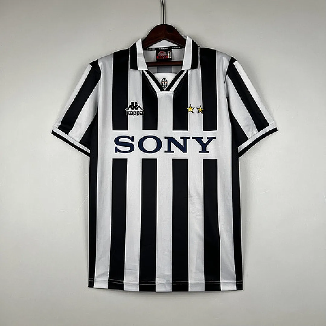 Retro Juventus 1996/1997 Home Jersey