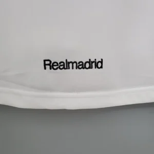 Retro Real Madrid 2005/2006 Home Jersey